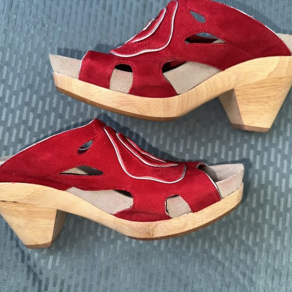 EARTHIES Tropez Suede FLOWER Wedge MULES Size 9 - Picture 3 of 5